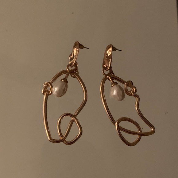 Zella Pearl Earrings Gold 🐚 - Picture 2 of 2